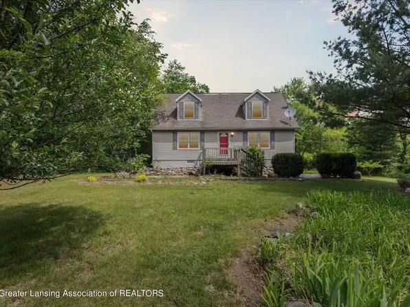2830 Meadowside Ln, Eaton Rapids, MI 48827