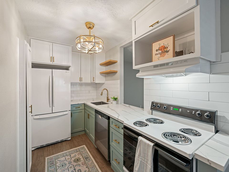 Brand new kitchen with quartz countertops, dishwasher, disposal, ice maker and fandalier!