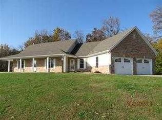 9 Cottonwood Rd, Brighton, IL 62012