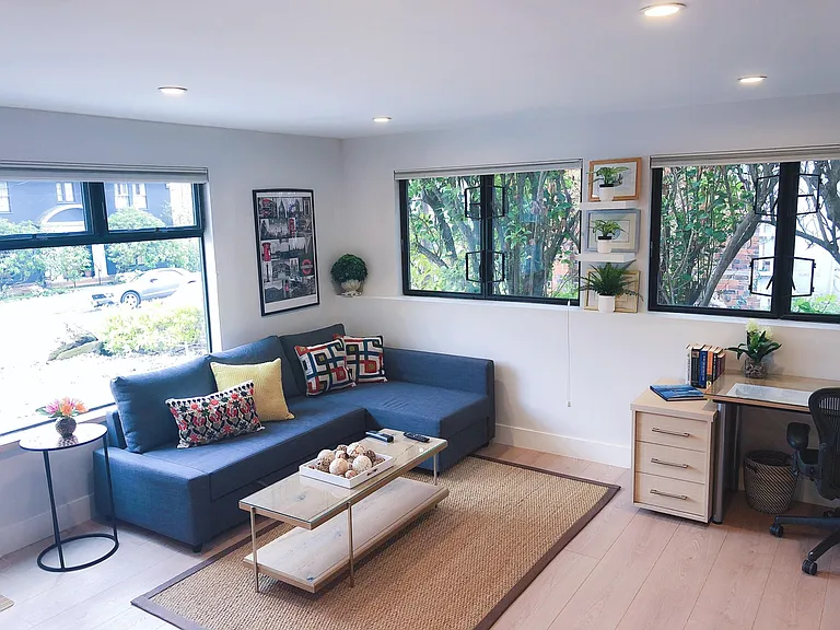 Sea View Ave — Photo 3
