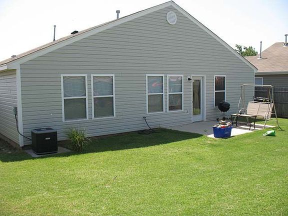 4th image of 1001 Danbury Pl