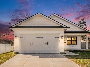 915 McPherson St, Howell, MI 48843