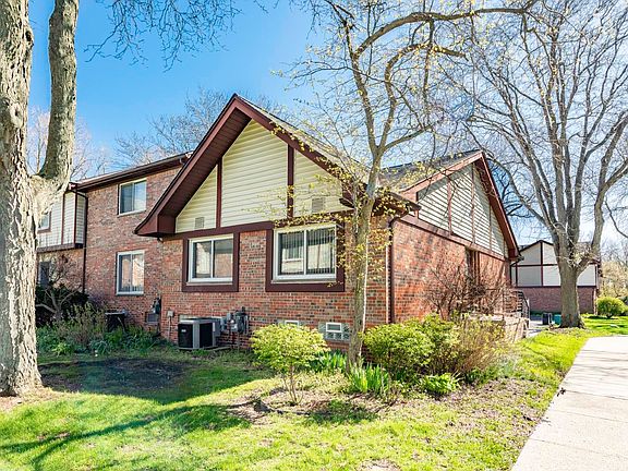 3rd image of 614 Terrace Ln