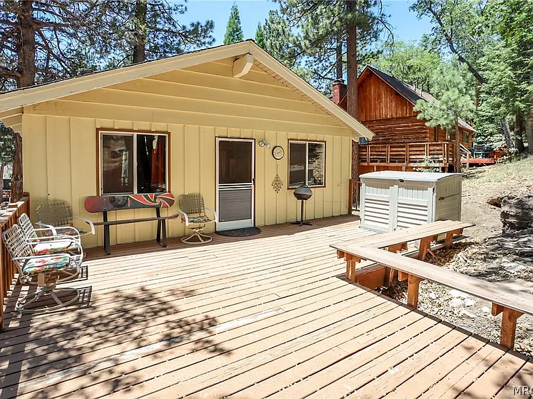 921 Menlo Dr — Photo 10
