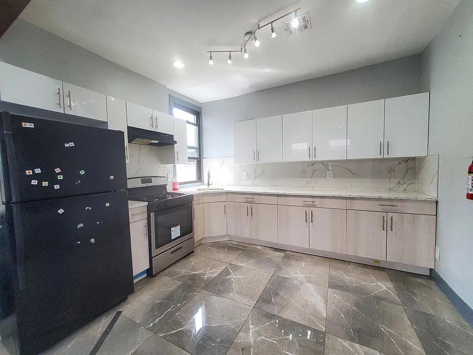 137 Myrtle Ave #2A