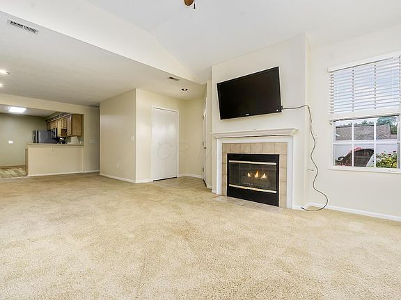 5th image of 40 Green Ln
