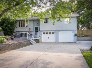 2610 Simpson Dr, Cottage Grove, WI 53527