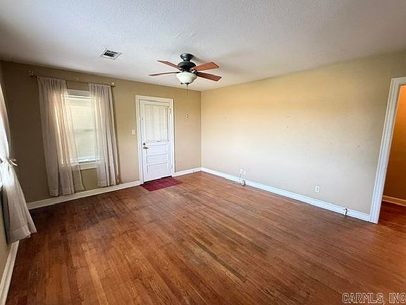 2nd image of 501 NE 4th St