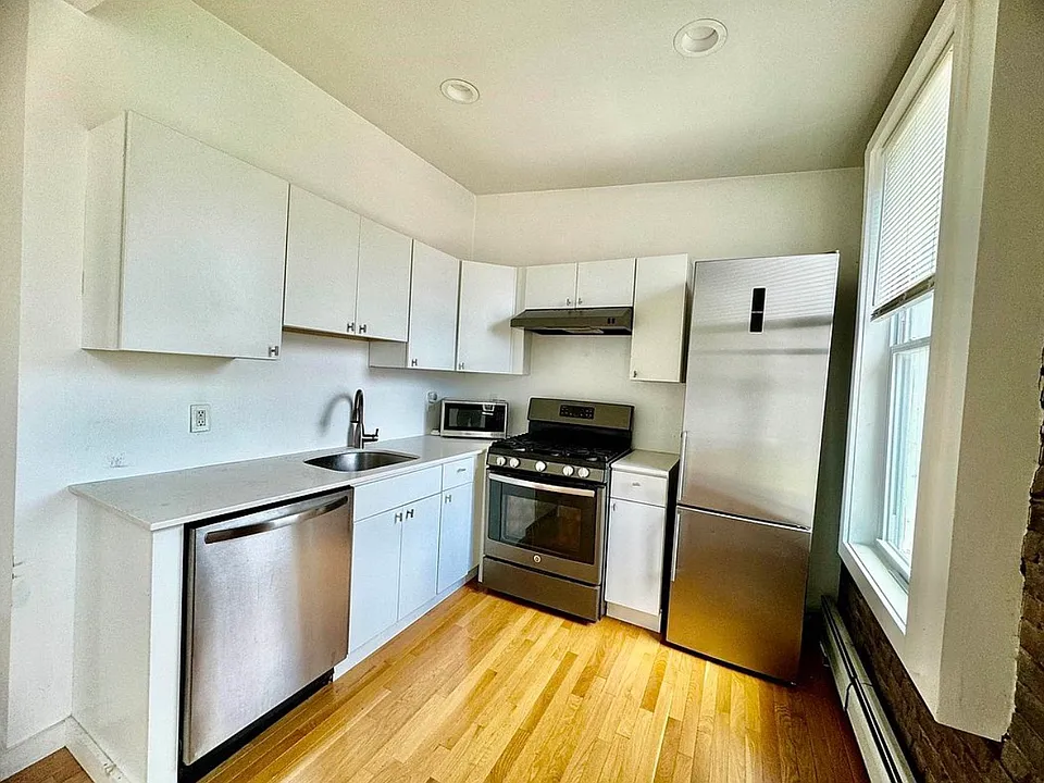 156 New York Ave #3