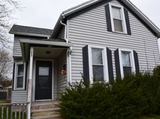 946 N 8th St, Manitowoc, WI 54220