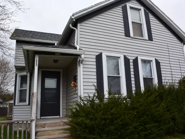946 N 8th St, Manitowoc, WI 54220