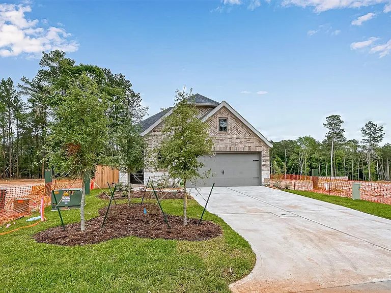 308 Mullins Ct — Photo 2