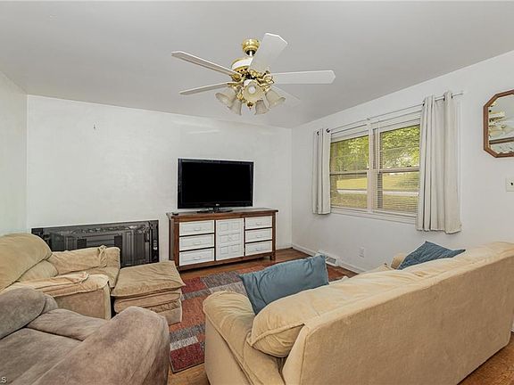 4th image of 2308 Hathaway Dr