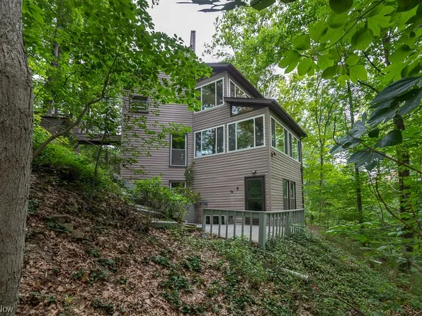 6166 Oakes Rd, Brecksville, OH 44141