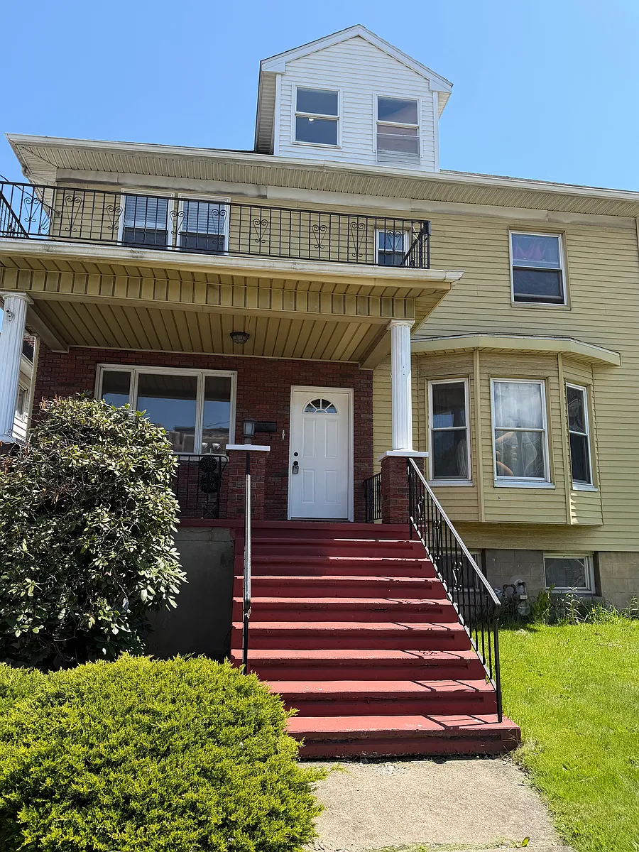 Photo 1 of 15 - 252 S Main St #1 - Pittston, PA Primary Photo - 252 S Main St #1
