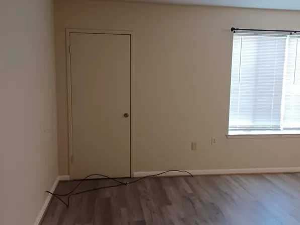 225 Chalmers Ct #1A, Berryville, VA 22611