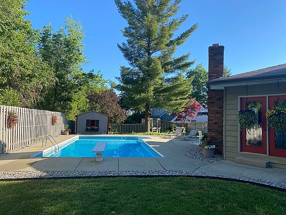 Beautiful Pool yard