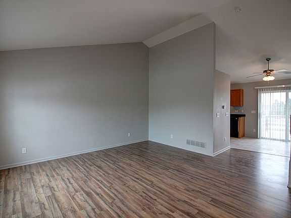4th image of 16139 Robin Dr