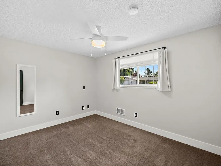62 Queets St — Photo 18