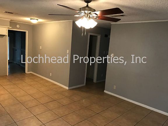 5th image of 303 E Hickory St