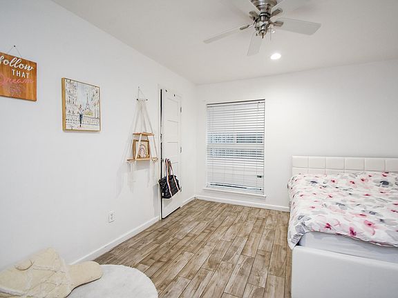 3rd image of 7631 Hopewell Ln