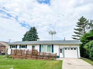 810 Washington Ave, Larimore, ND 58251