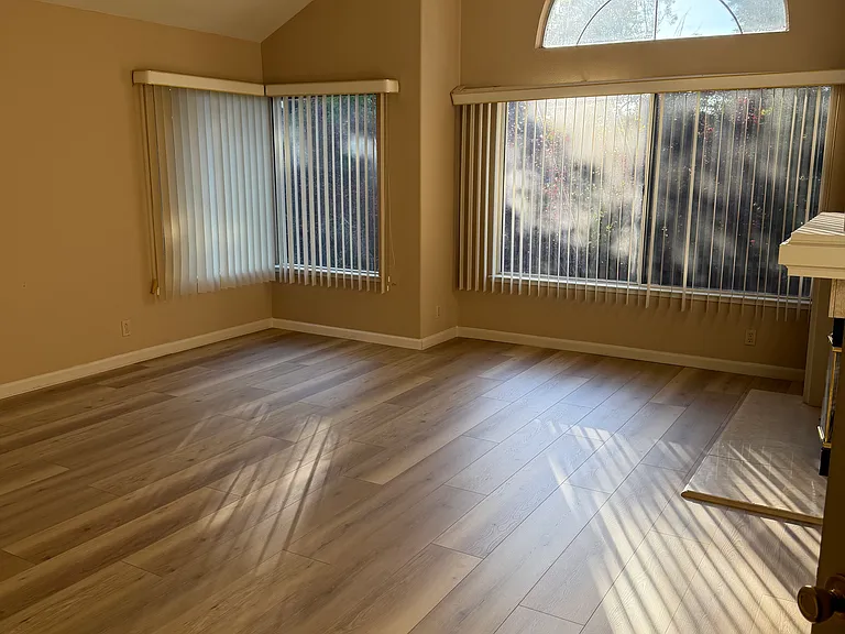 1885 Justino Dr — Photo 11