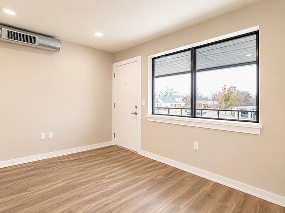2nd image of 2000 N Blackwelder Ave #201