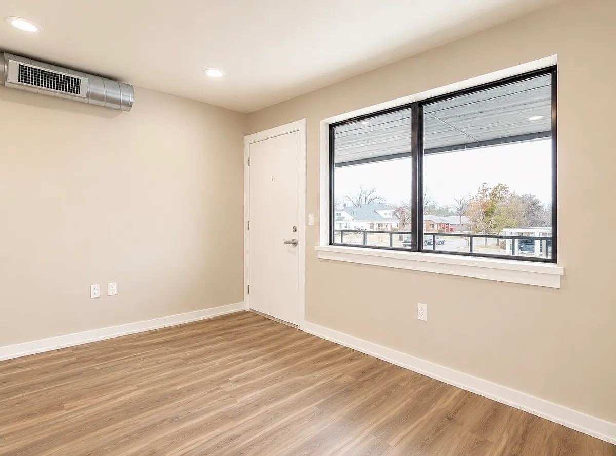 Building Photo - 2000 N Blackwelder Ave #201