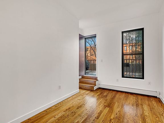 4th image of 637 Halsey St #1