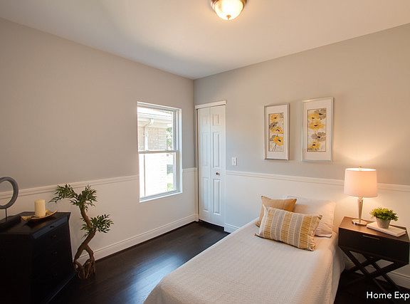 5th image of 2722 Clarence Ave