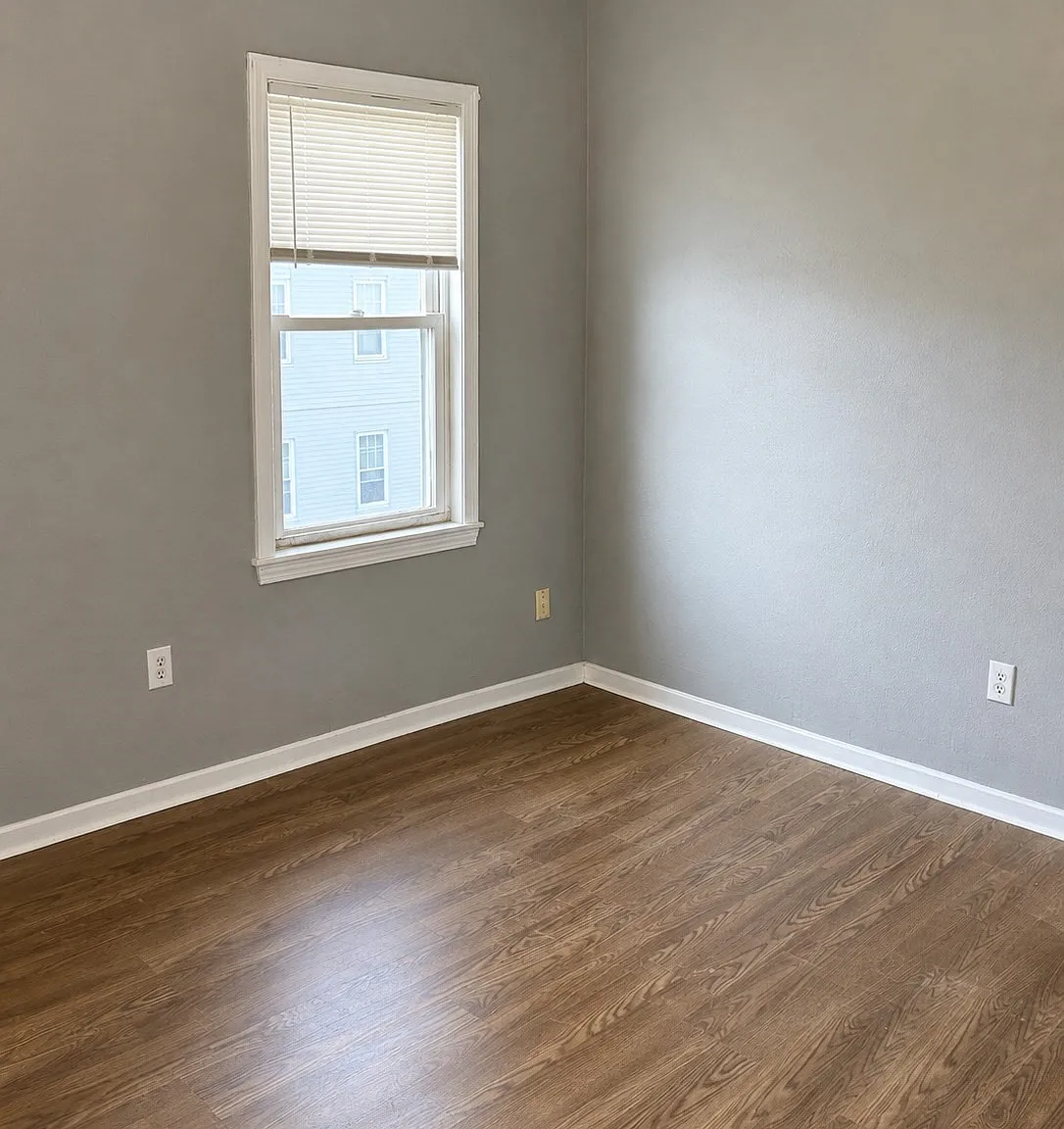 3 bed, 1.0 bath, 956 sqft, $1,800 — Photo 2