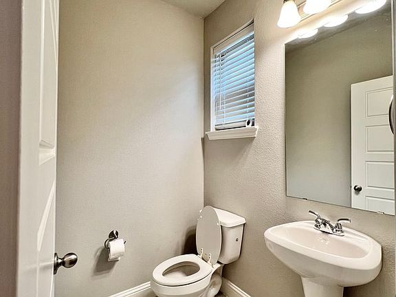 3rd image of 4925 Sanger Circle Dr