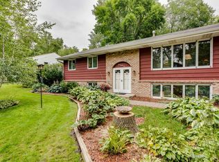 394 E Horseshoe Dr, Saint Paul, MN 55126