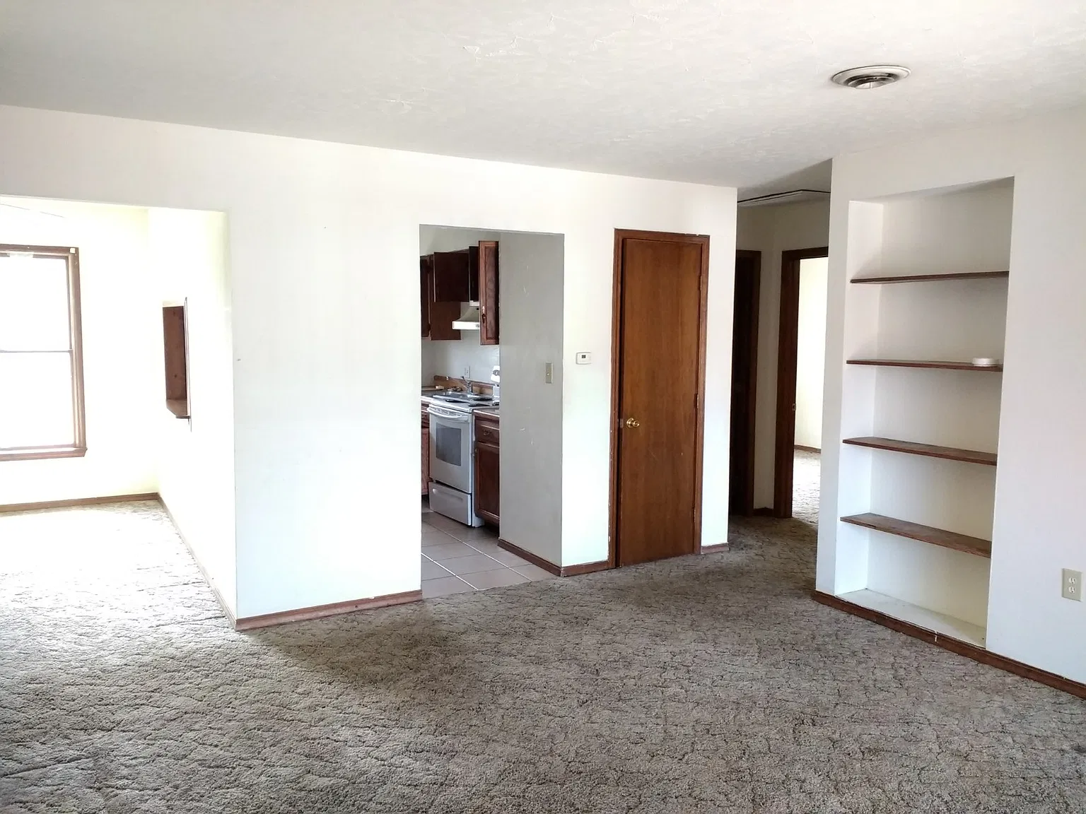 320 E State St — Photo 2