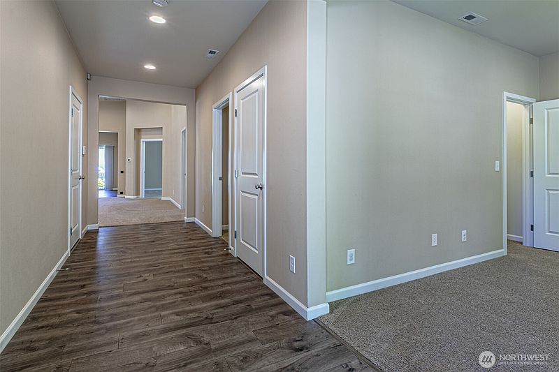 3rd image of 7004 Munn Lake SE