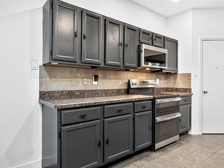 18610 Autumn Hills Dr — Photo 16