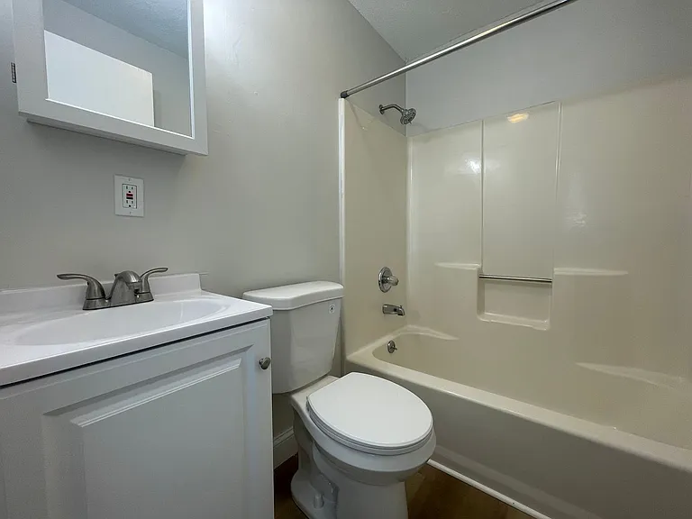 251 Pine St #304 — Photo 12