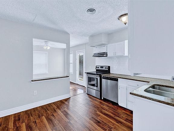 3rd image of 4208 Huckleberry Cir