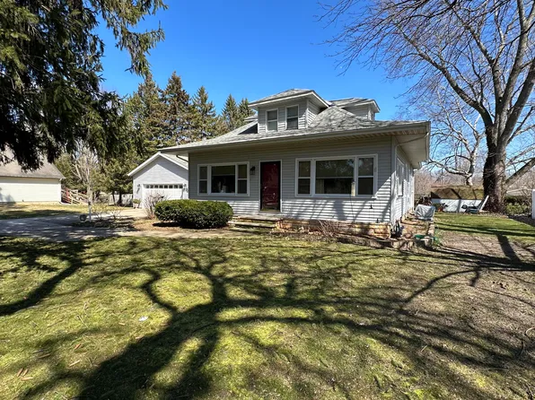 5037 Cleveland Ave, Stevensville, MI 49127