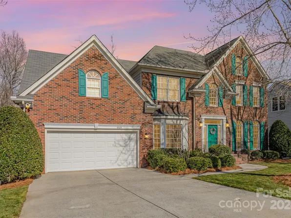 6323 Red Maple Dr, Charlotte, NC 28277