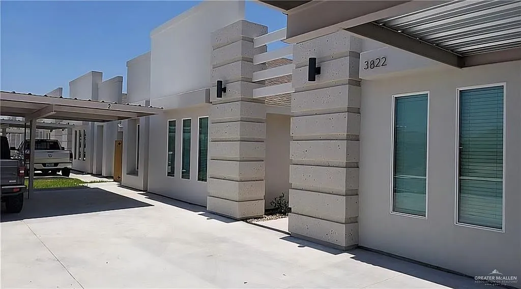 2 bed, 2.0 bath, 950 sqft, $1,050 — Photo 1
