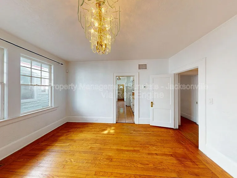 231 W 10th St — Photo 7
