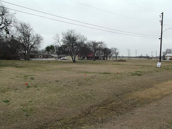 5th image of 207 S. Ray Roberts Pkwy