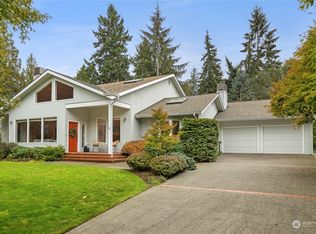 2055 NE Yeomalt Point Dr, Bainbridge Island, WA 98110