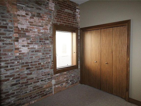 5th image of 122 N Main St APT B