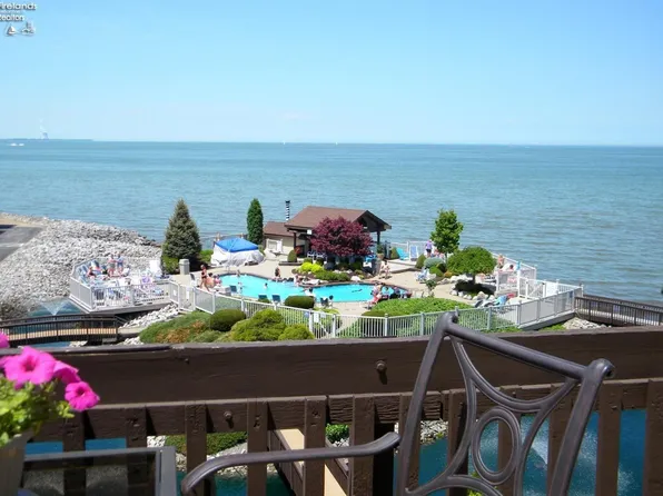 1807 E Perry St APT 63, Port Clinton, OH 43452