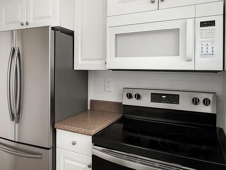 1671 NE 33rd St #1 — Photo 2