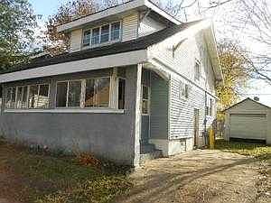 2nd image of 626 Watkins St SE