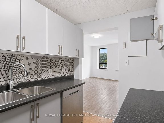 4th image of 525 Richmond St #1